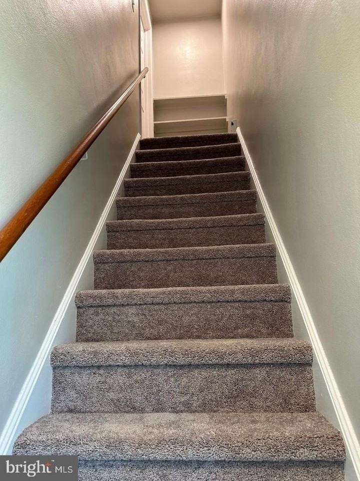 239 S 3rd St #B - Photo 4 of 16