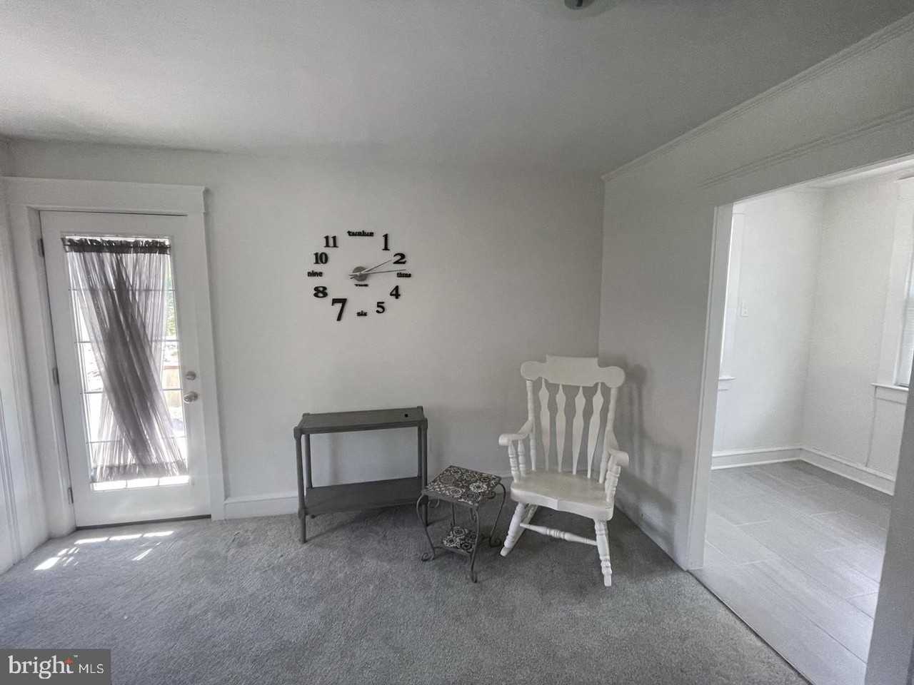 8 Montgomery Ave #2F - Photo 4 of 11
