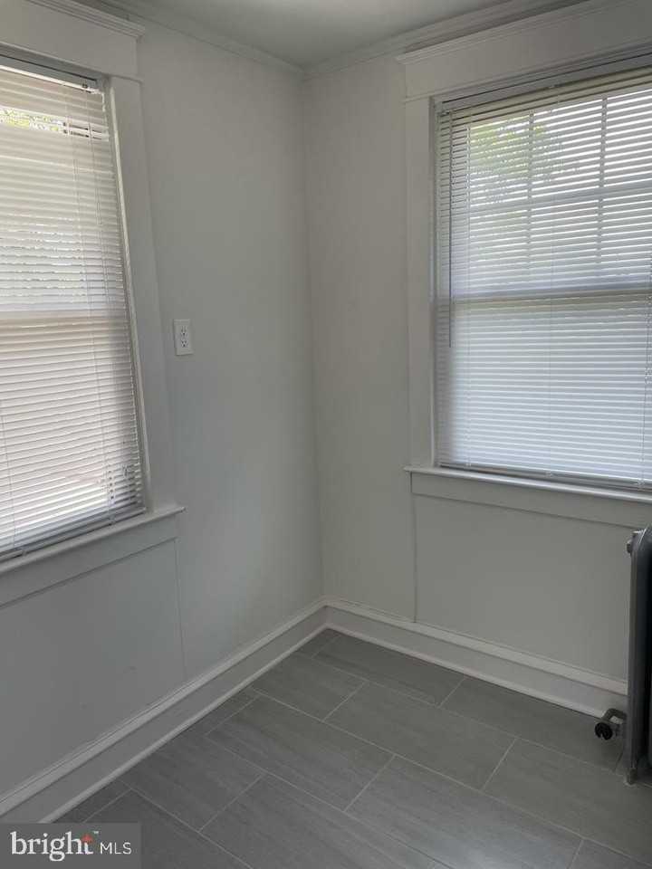 8 Montgomery Ave #2F - Photo 7 of 11