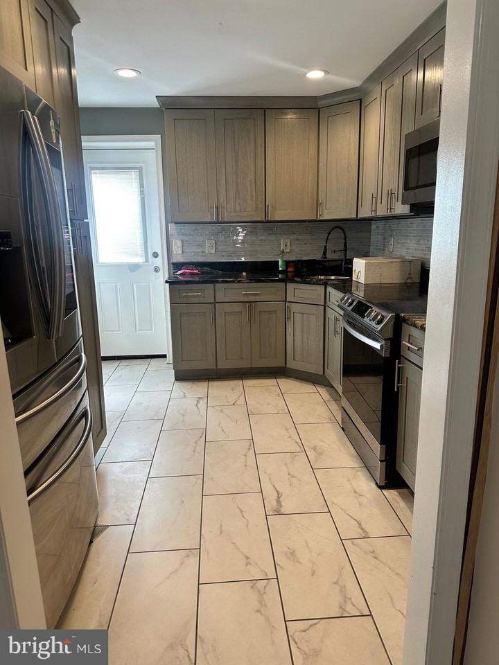 2235 N Hancock St - Photo 4 of 18