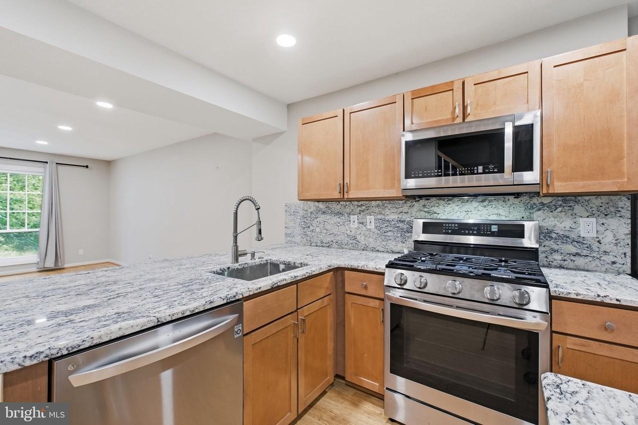 1513B N Van Dorn St - Photo 6 of 23