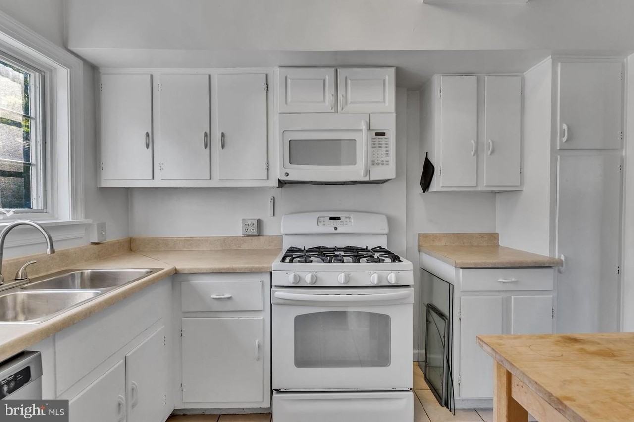 3316 Valley Dr - Photo 4 of 36