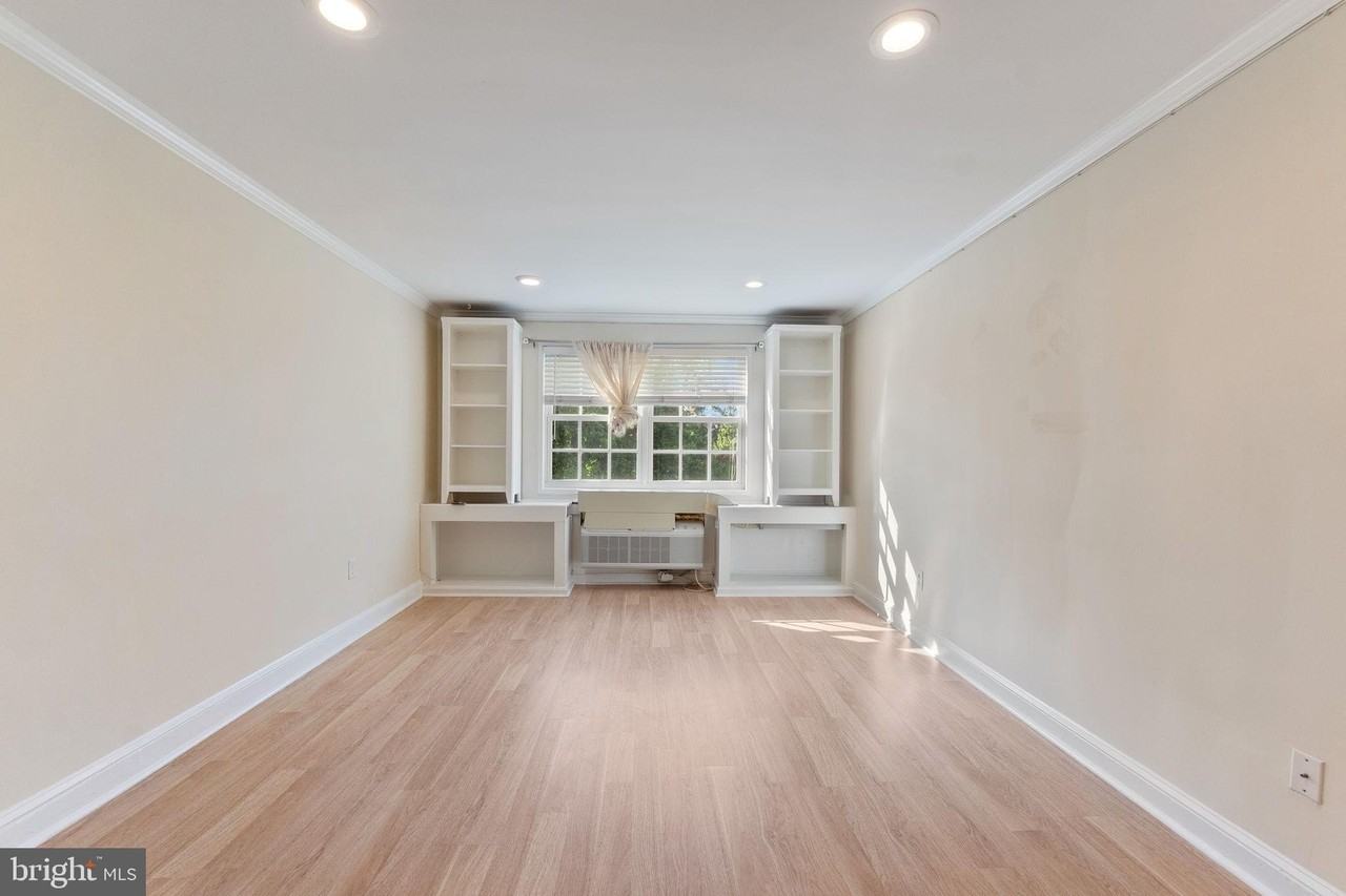 1732 W Abingdon Dr #301 - Photo 2 of 15