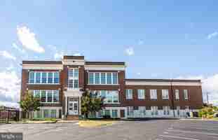 featured image of 900 Barton St #307