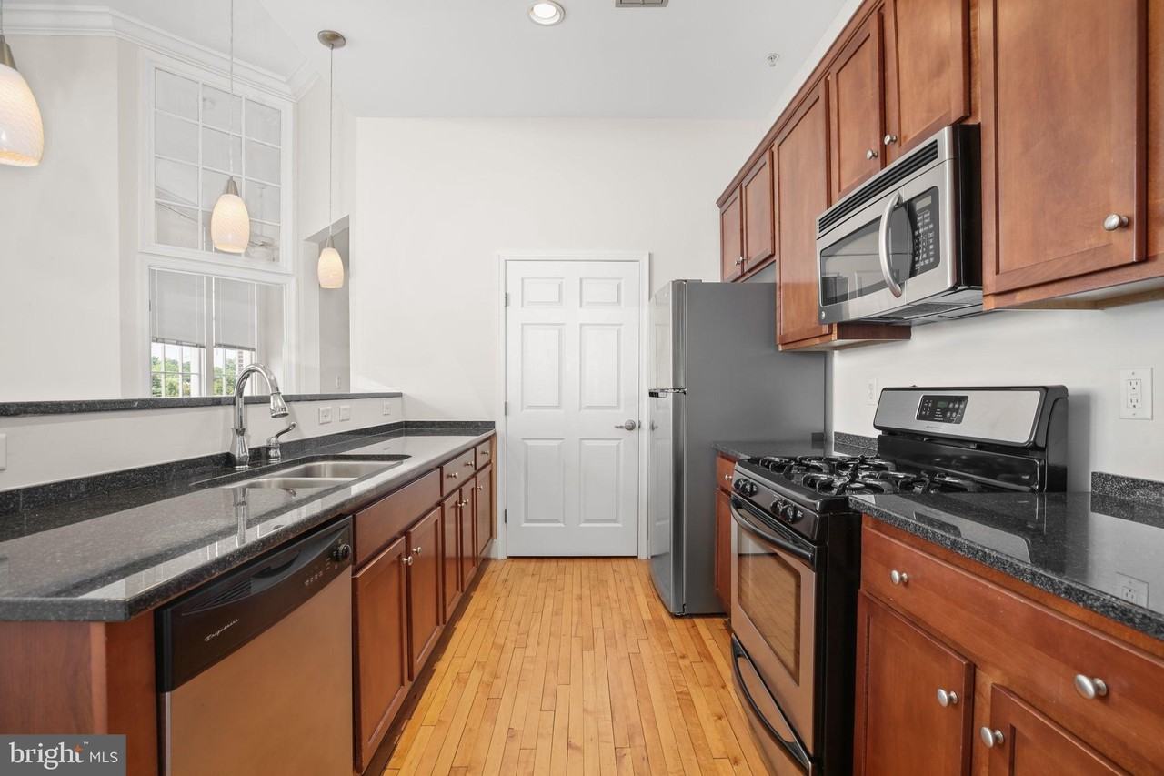 900 Barton St #307 - Photo 2 of 24
