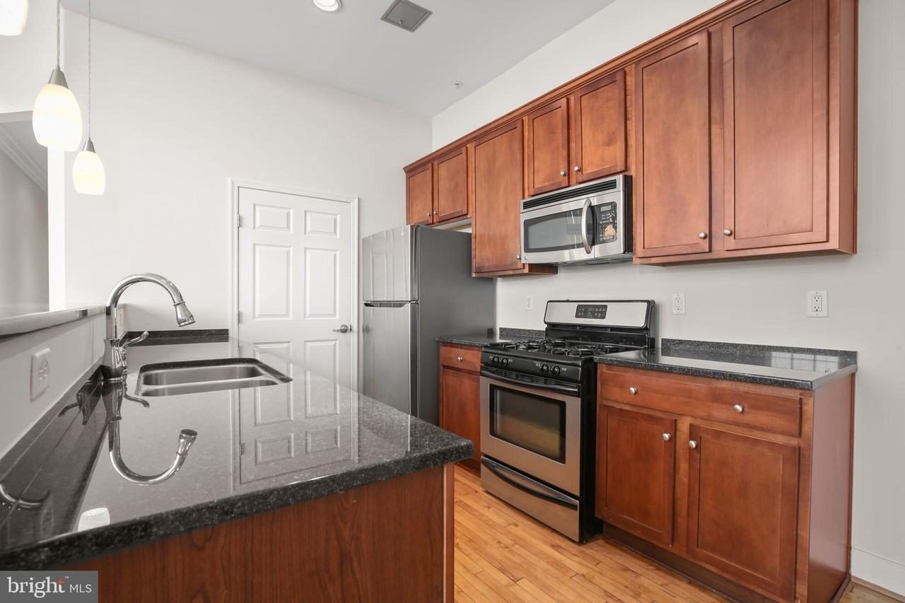 900 Barton St #307 - Photo 3 of 24