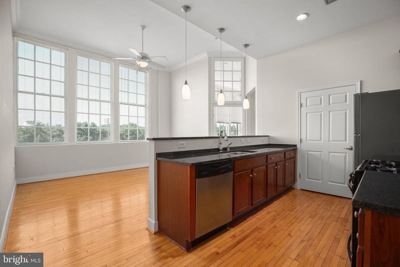 900 Barton St #307 - Photo 4 of 24
