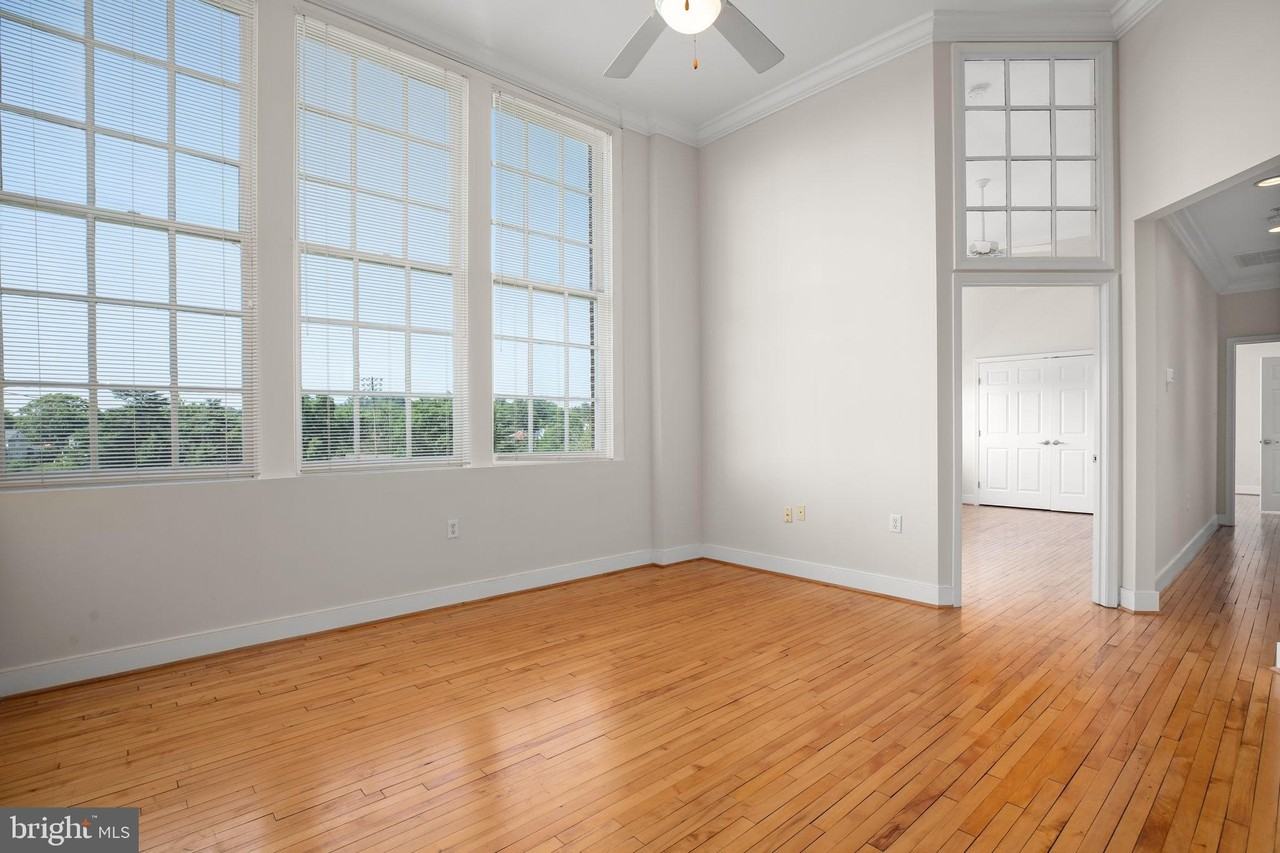 900 Barton St #307 - Photo 5 of 24