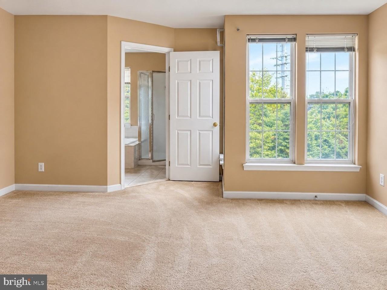 2527 Banshire Dr - Photo 6 of 26