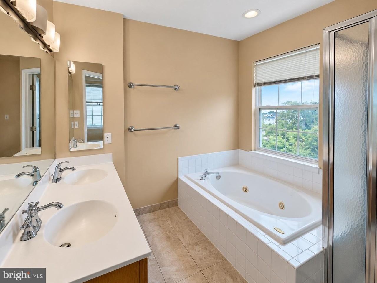 2527 Banshire Dr - Photo 7 of 26