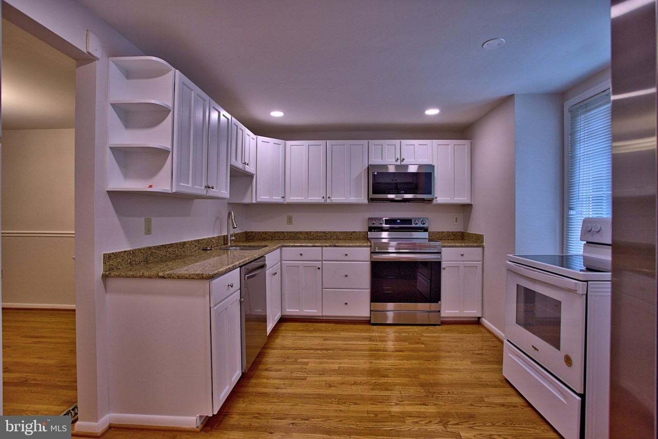 6009 Heathwick Ct - Photo 3 of 32