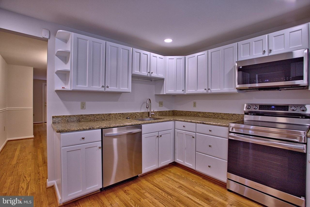 6009 Heathwick Ct - Photo 4 of 32