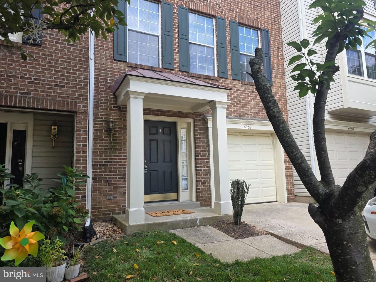 2432 Clover Field Cir - Photo 2 of 33