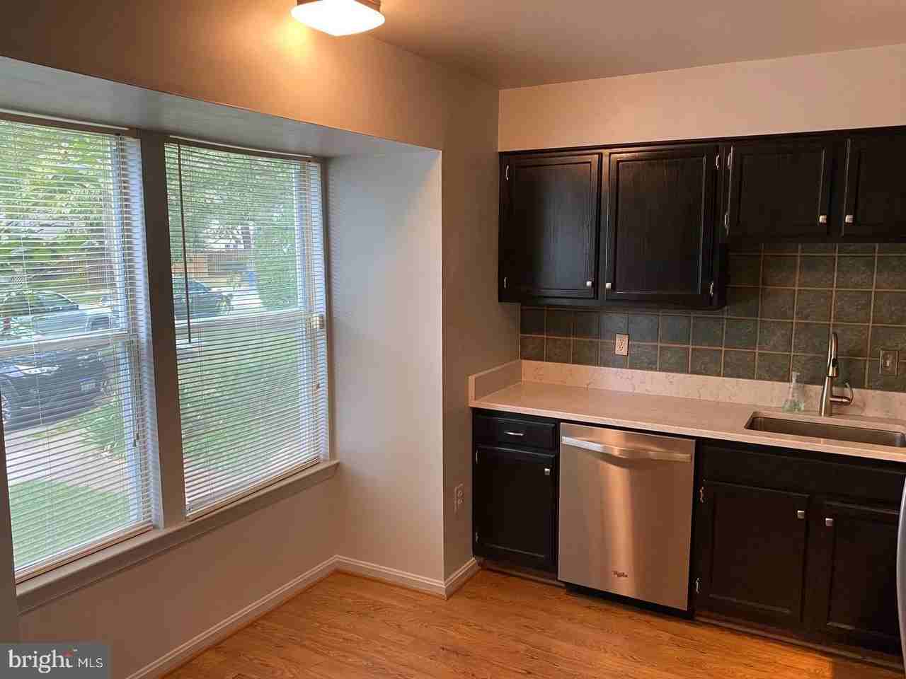 9617 Pierrpont St - Photo 5 of 34