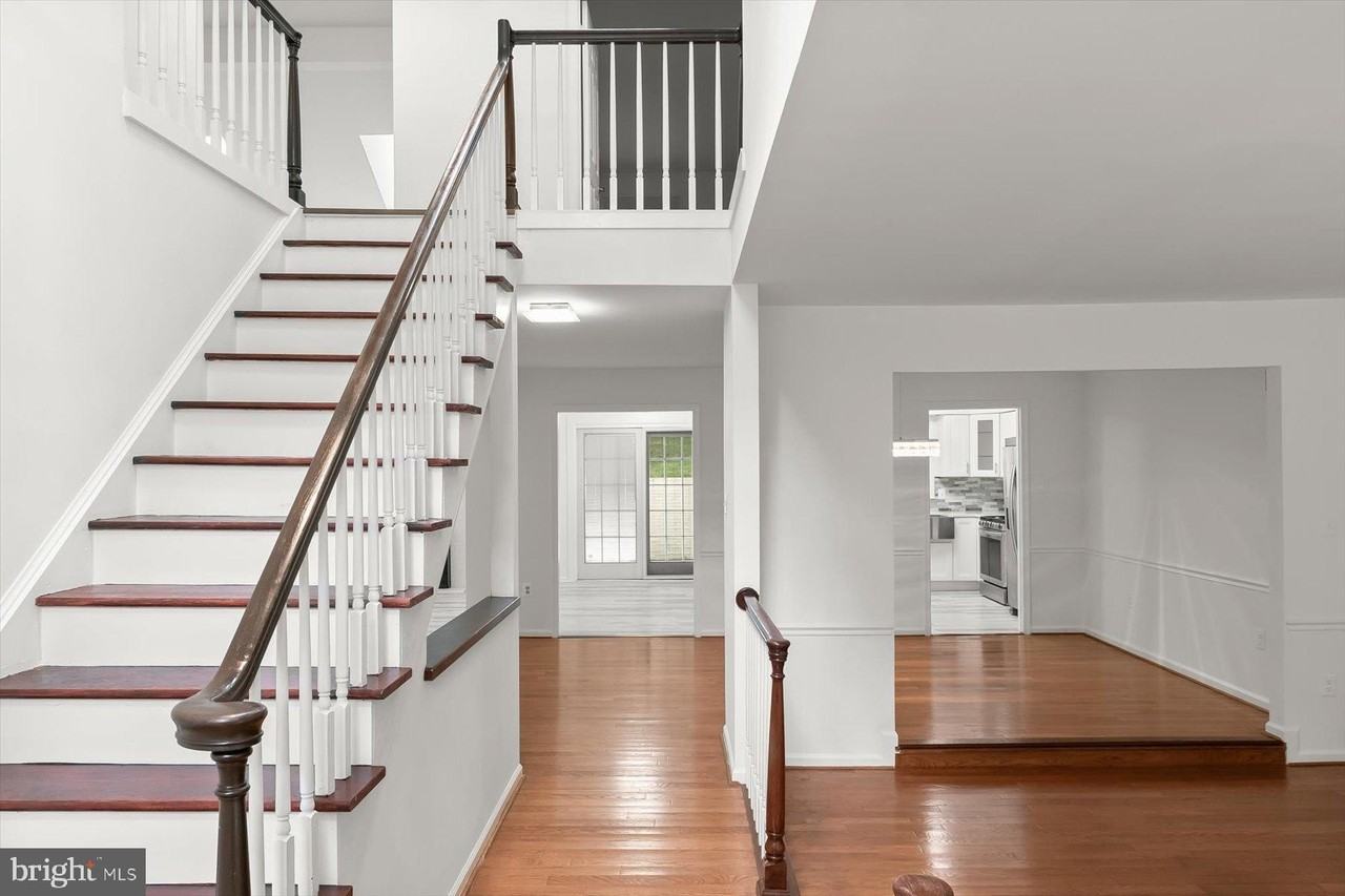 1550 Mclean Commons Ct - Photo 4 of 37