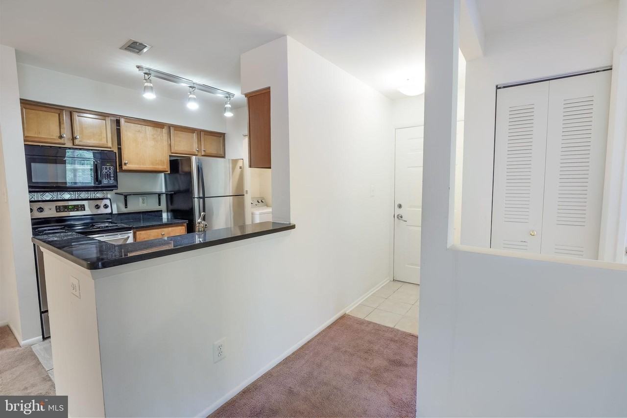 1712 Abercromby Ct #E - Photo 2 of 25