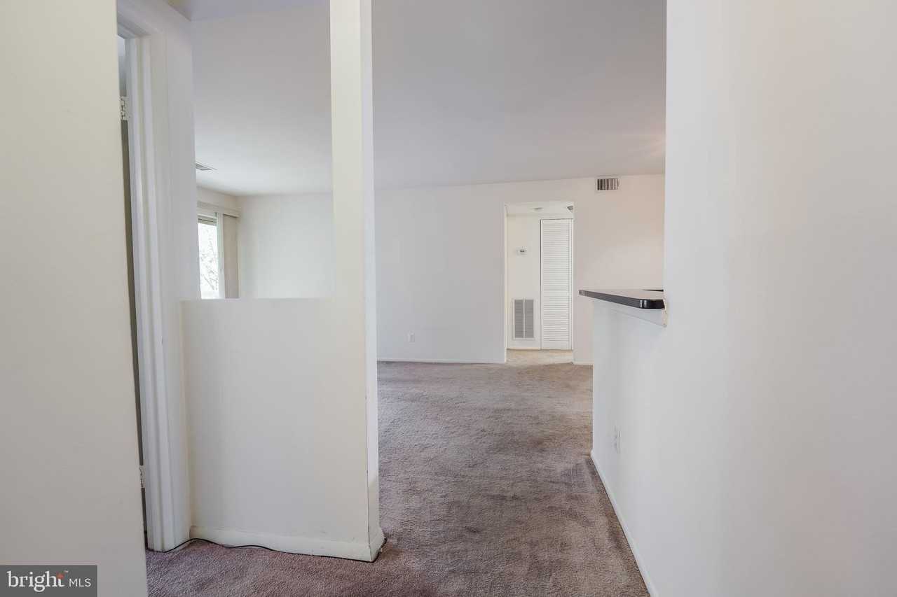 1712 Abercromby Ct #E - Photo 5 of 25