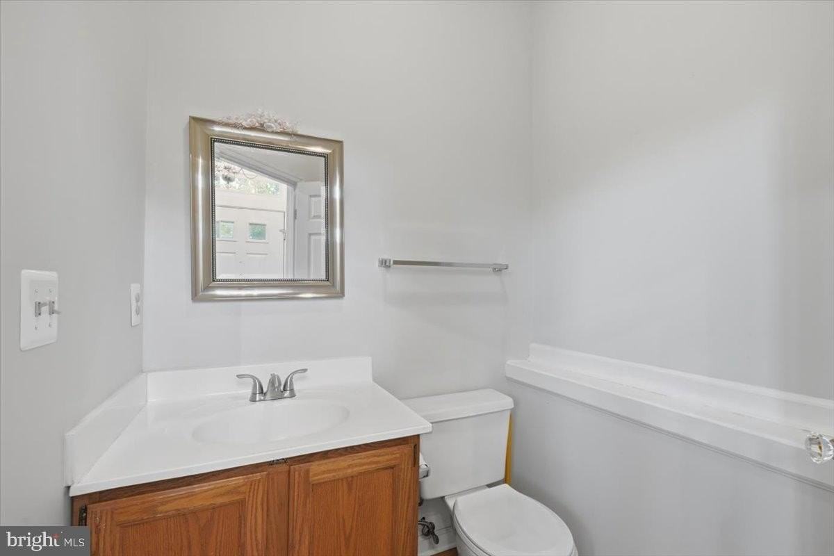 5718 Croatan Ct - Photo 5 of 35