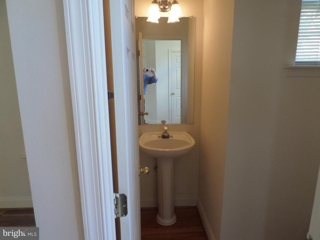 675 Mcleary Sq Se - Photo 4 of 29