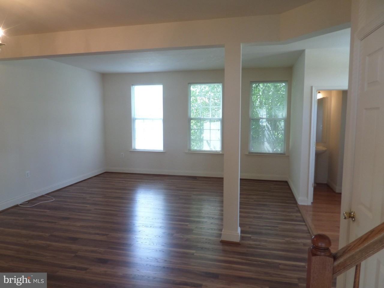 675 Mcleary Sq Se - Photo 5 of 29