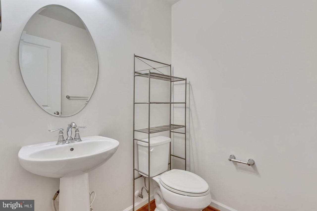 41751 Mcmonagle Sq - Photo 4 of 24