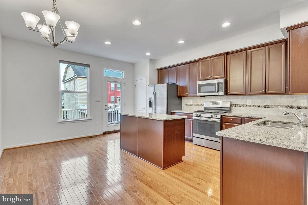 41751 Mcmonagle Sq - Photo 5 of 24
