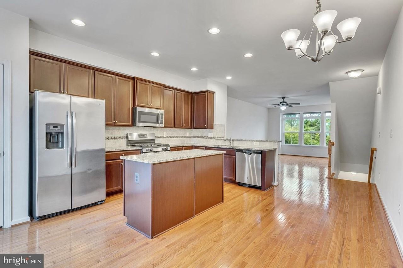 41751 Mcmonagle Sq - Photo 6 of 24