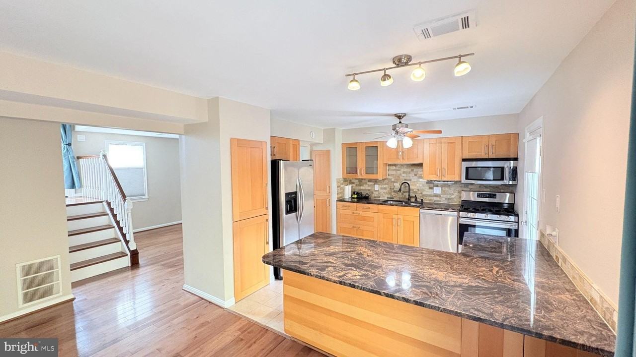 2174 Mayflower Dr - Photo 4 of 20
