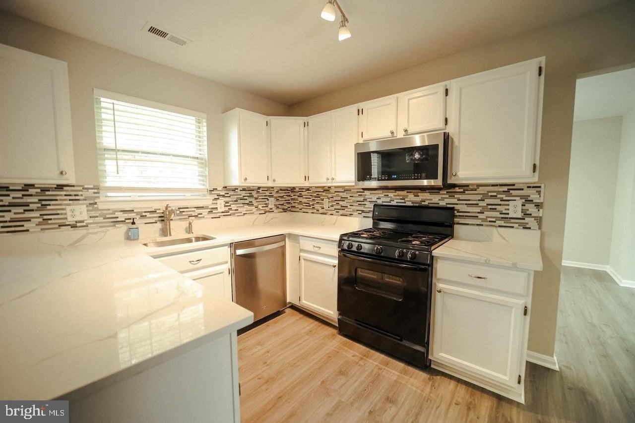5702 Cambridge Dr - Photo 2 of 36