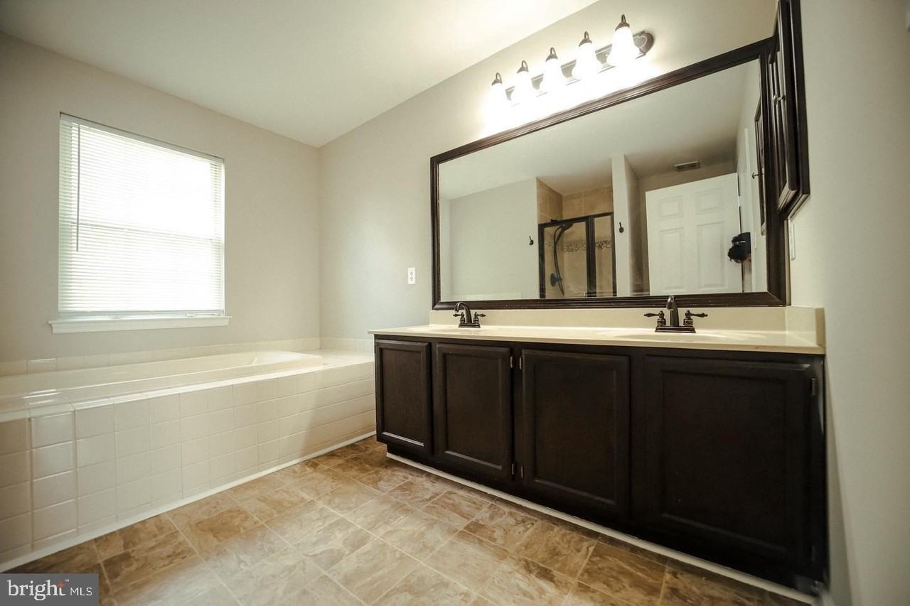 5702 Cambridge Dr - Photo 5 of 36