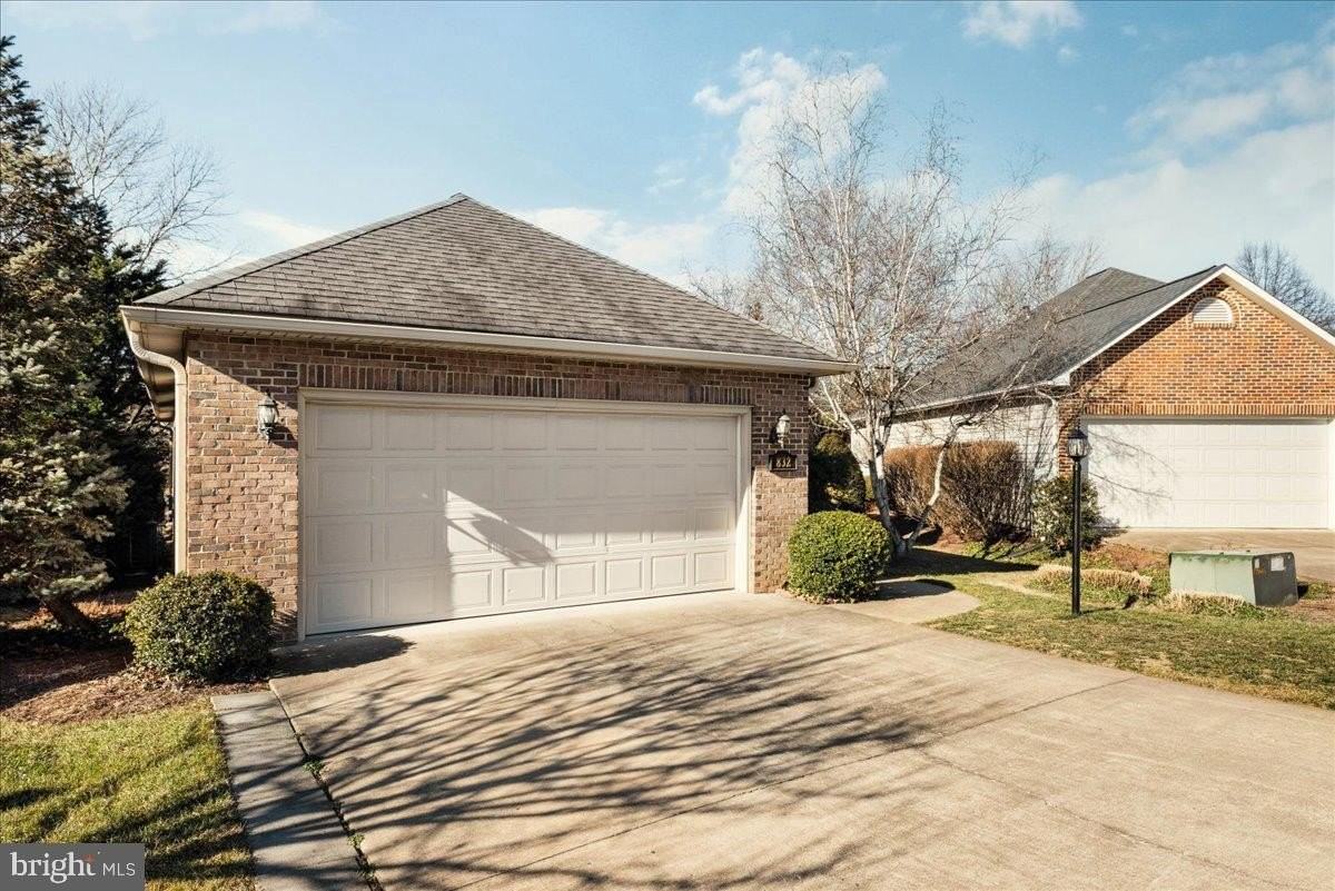832 Winder Ct - Photo 3 of 50