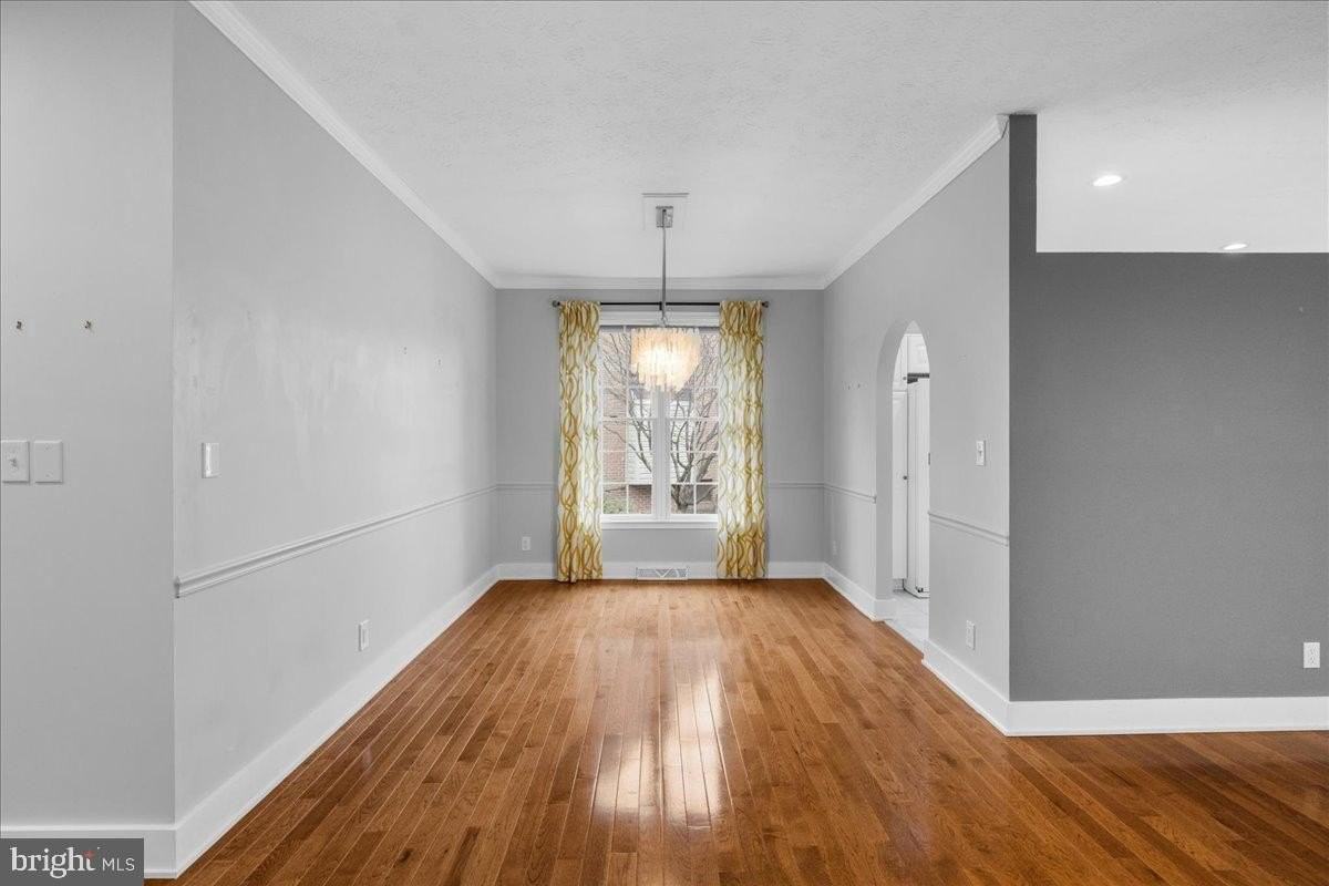 832 Winder Ct - Photo 7 of 50