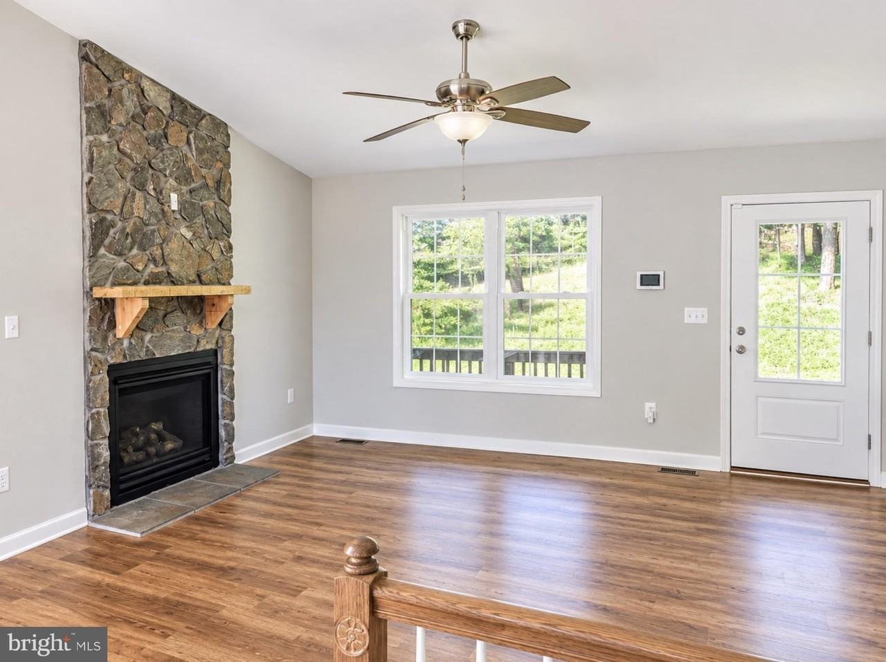 210 Gayles Ln - Photo 3 of 12