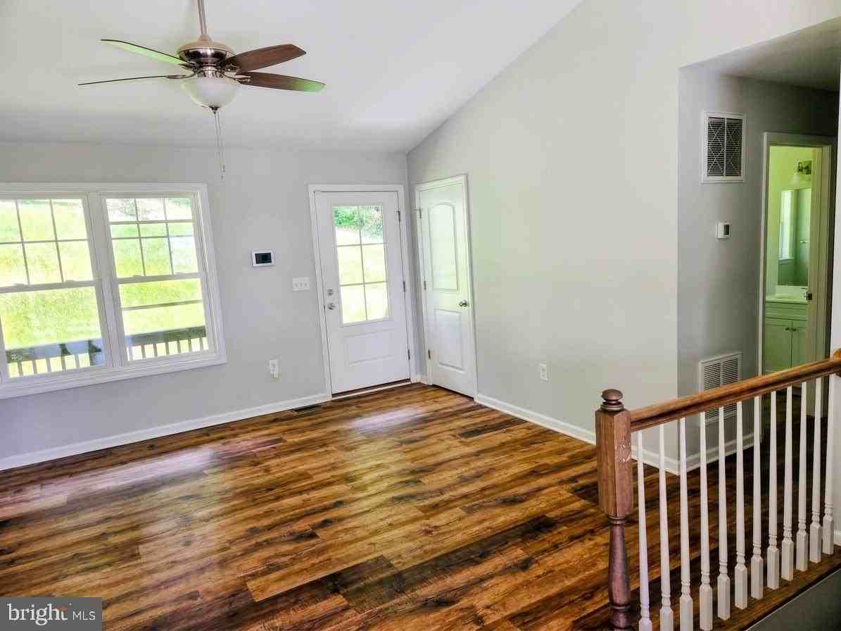 210 Gayles Ln - Photo 4 of 12