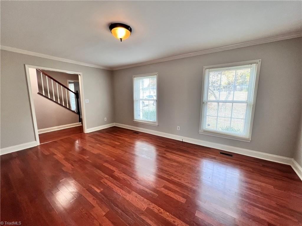 310 Woodlake Dr - Photo 3 of 21