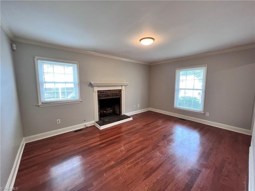 310 Woodlake Dr - Photo 4 of 21
