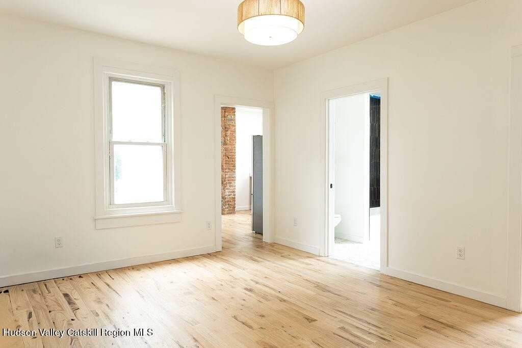 88 Henry St #1