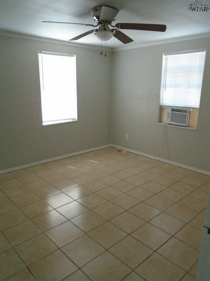 1511 22nd St - Photo 3 of 14
