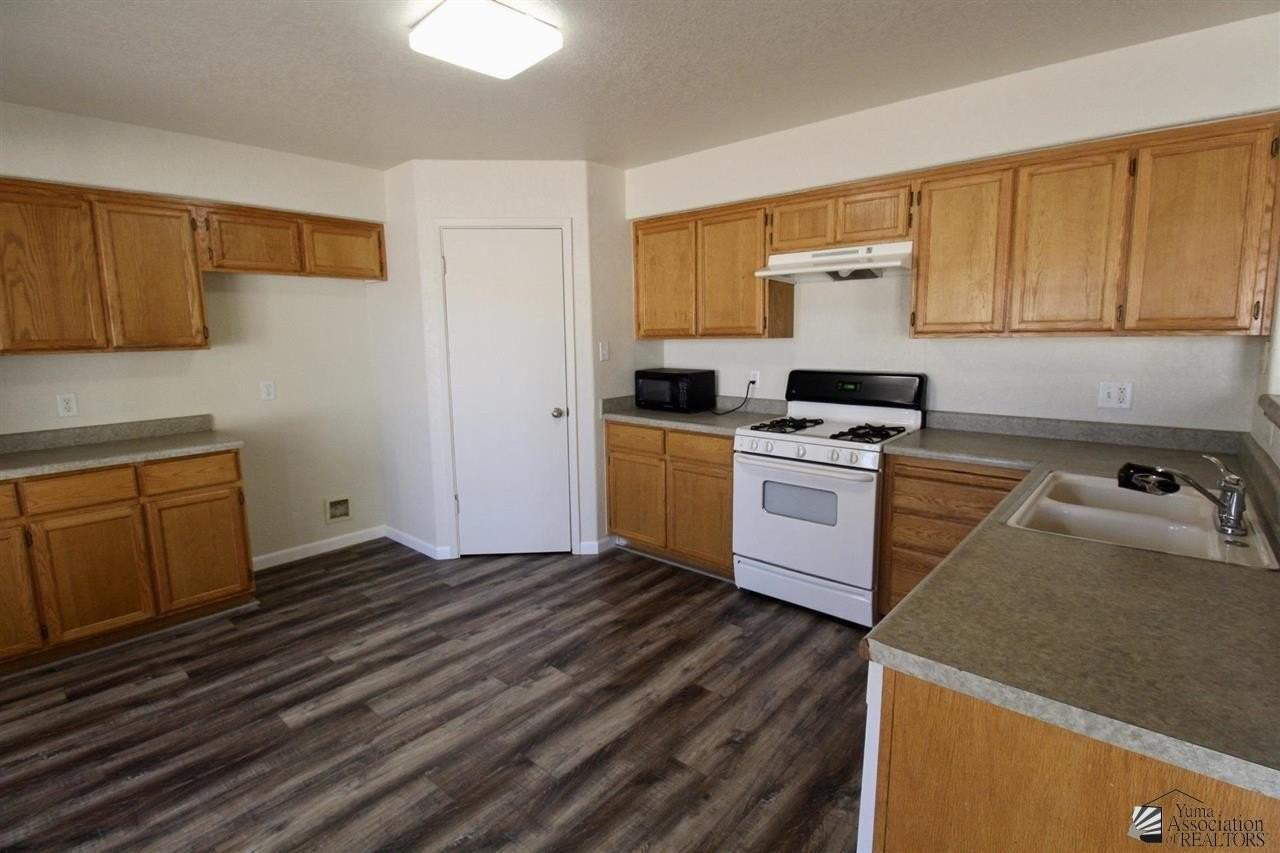 11268 E 25th St - Photo 4 of 19