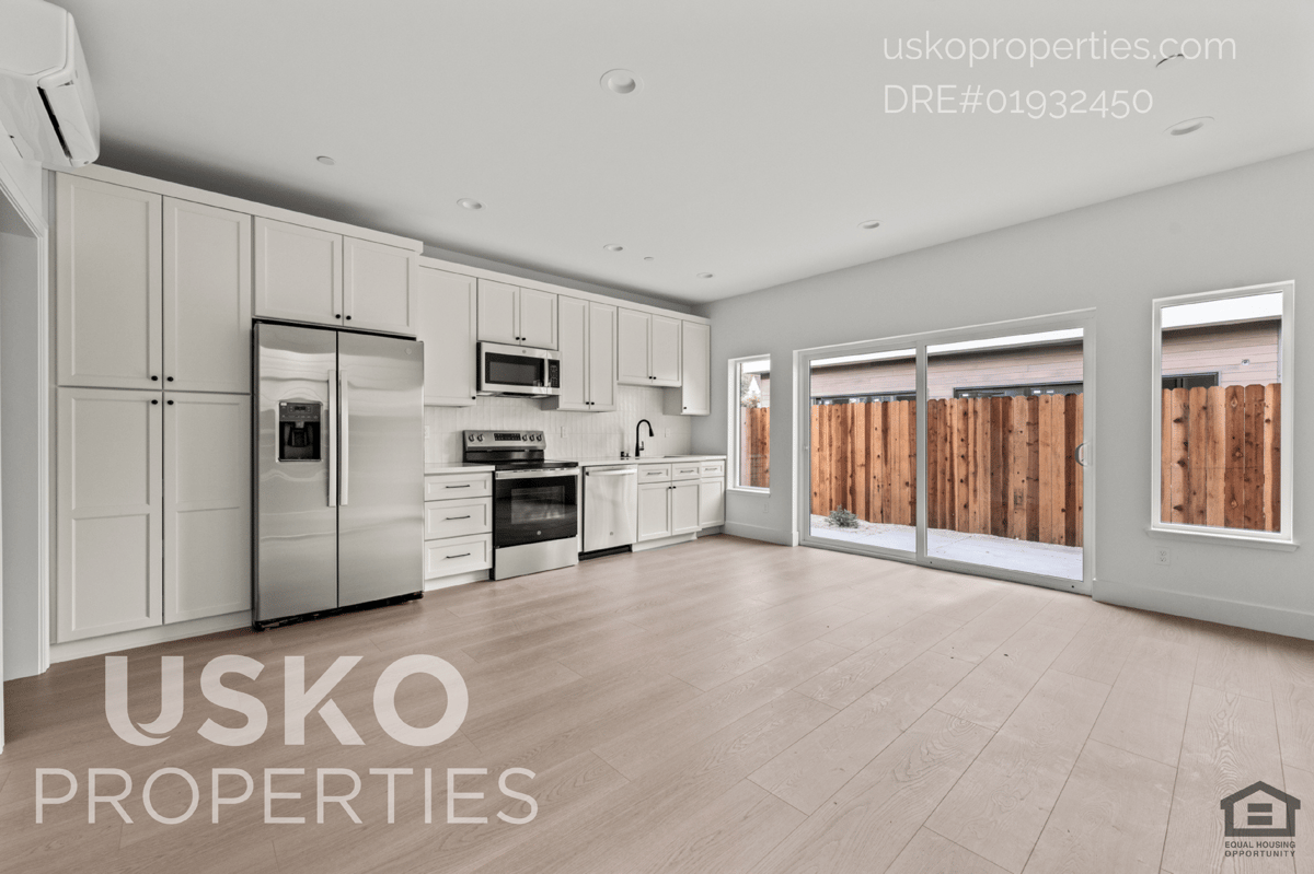 2505 W St #2 - Photo 4 of 13