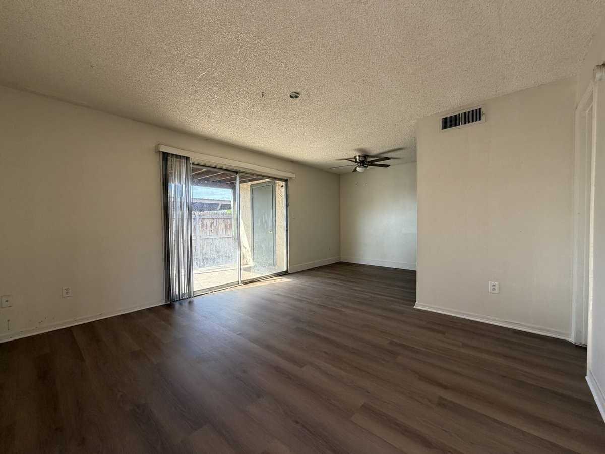 5910 W Golden Ln - Photo 6 of 18