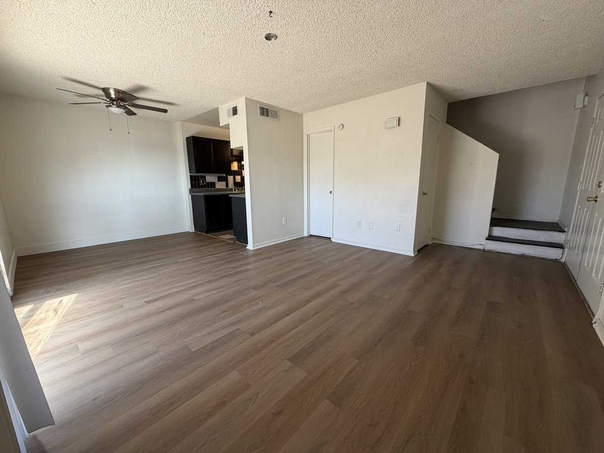 5910 W Golden Ln - Photo 2 of 18