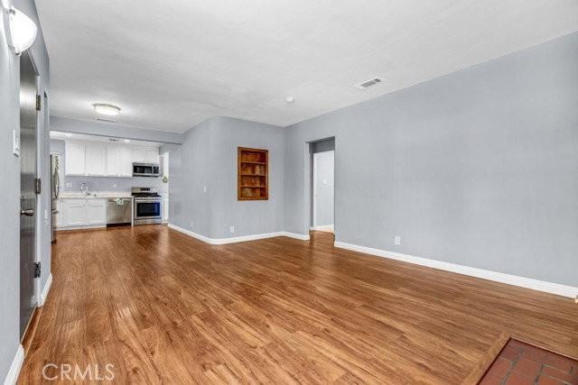 6217 Farmdale Ave - Photo 5 of 8