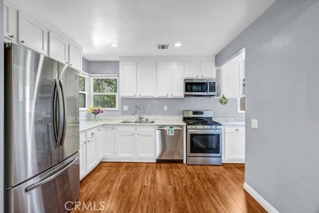 6217 Farmdale Ave - Photo 6 of 8