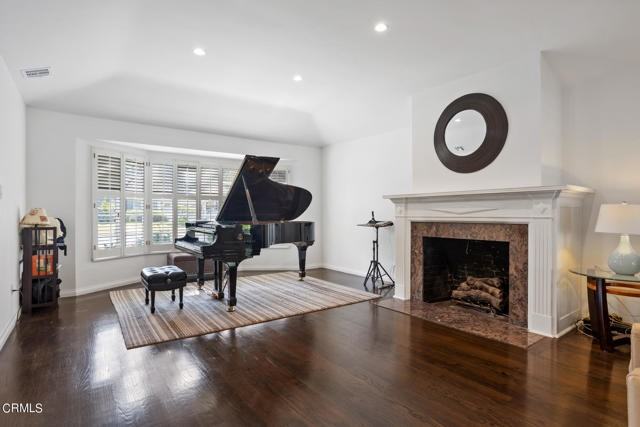 1492 Hampton Rd - Photo 3 of 8