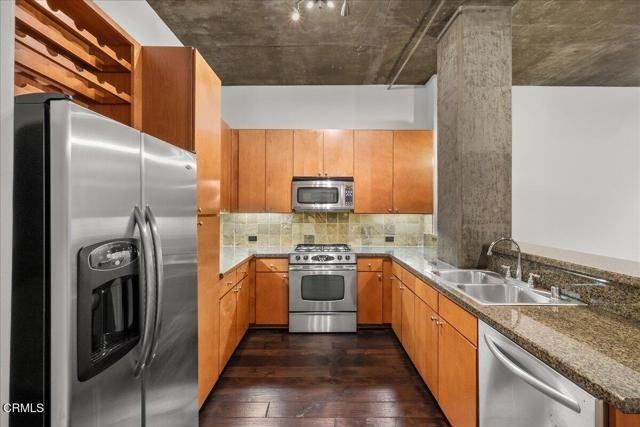 840 E Green St #417 - Photo 5 of 8