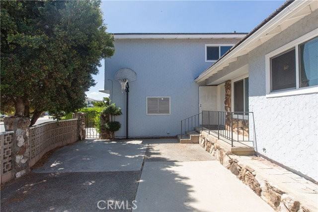 1933 Arriba Dr - Photo 2 of 8