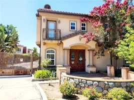 featured image of 1016 W Huntington Dr #A