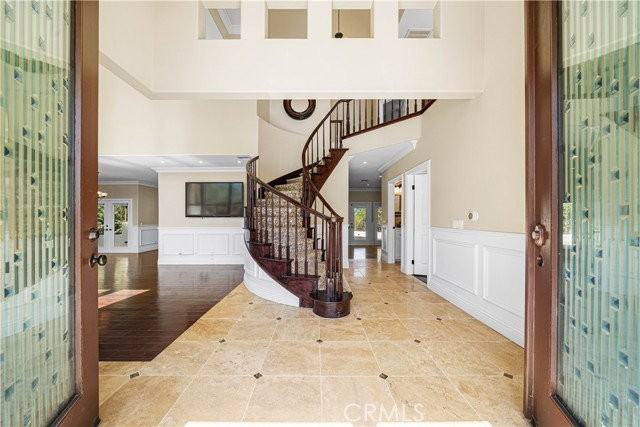 119 Susan Way - Photo 2 of 8