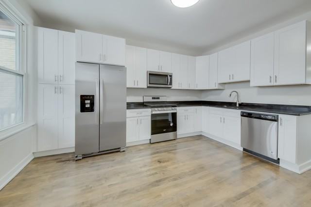 2842 N Avers Ave - Photo 3 of 10